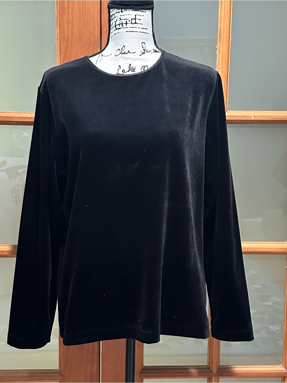 Van Heusen Black Velvet Long Sleeve Velvet Top (Size M)